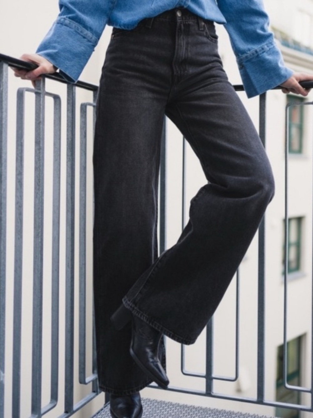 LEVI’S Premium Ribcage High Rise Wide Leg Jeans Size 30
